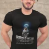 A-muscled-man-wearing-t-shirt-in-an-urban-scenario.